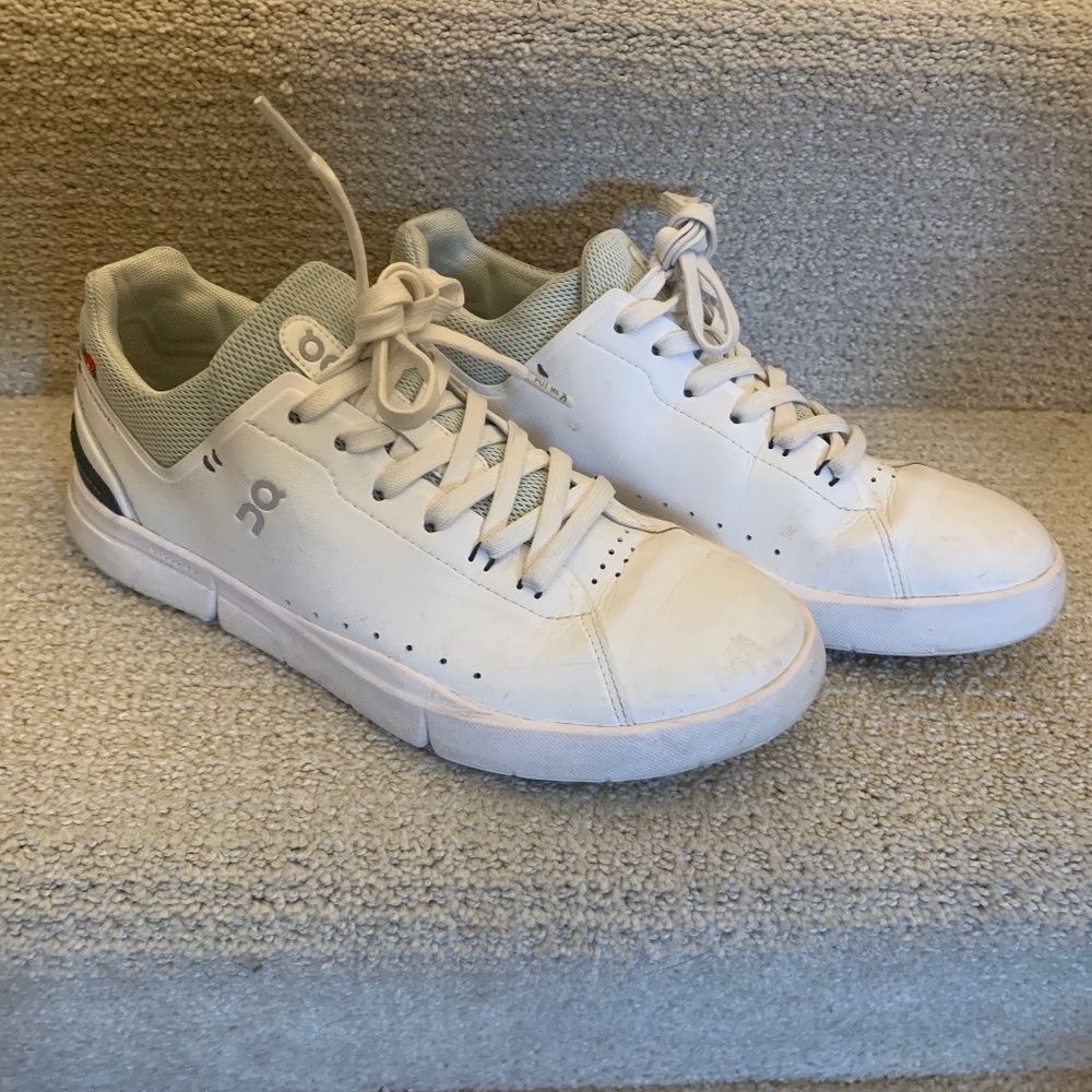 The Roger On Cloud womens sz 9